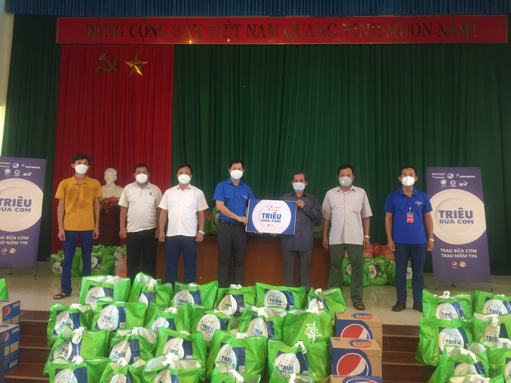 Chương trình ‘Triệu bữa cơm 2021’ đến với lao động nghèo trong dịch COVID-19 - 2