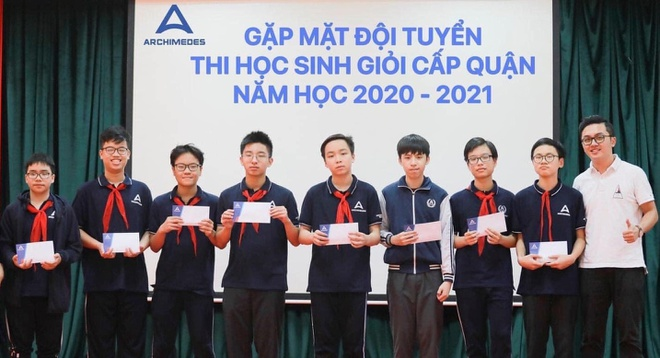 Một lớp có 19 học sinh đỗ chuyên Lý trường Khoa học Tự nhiên - 1