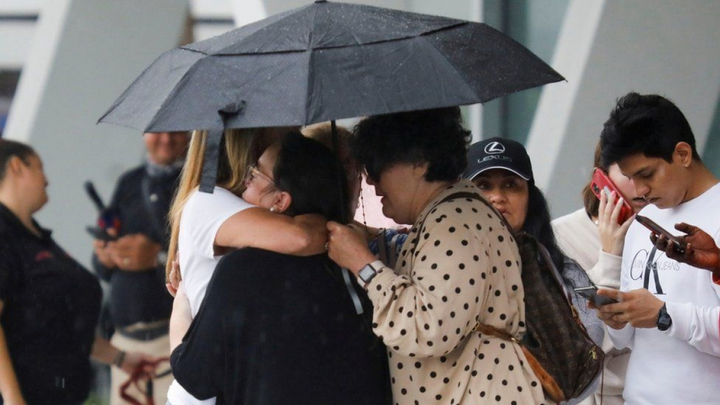 Sập nhà cao tầng tại Mỹ: Lực lượng cứu hộ chạy đua với thời gian - 1