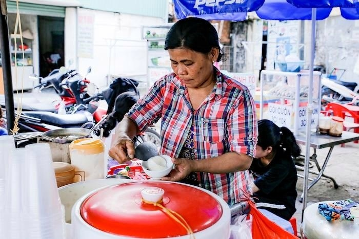 Gánh tàu hũ hơn 20 năm của người mẹ đơn thân giữa Làng Đại học - 1