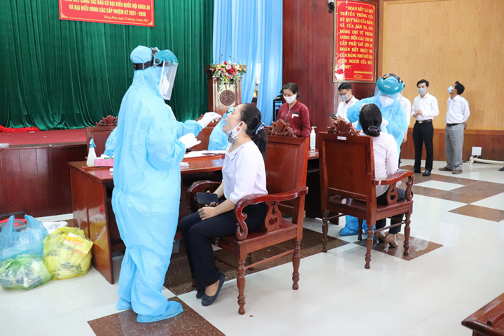 Mẹ là F1 nhưng âm tính với nCoV, con gái 3 tuổi F2 lại thành ca COVID-19 - 1