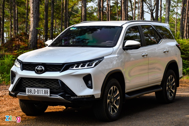 So sánh Toyota Fortuner và Kia Sorento ảnh 2 Hơn 1,4 tỷ đồng, chọn Toyota Fortuner hay Kia Sorento bản cao nhất? - 1