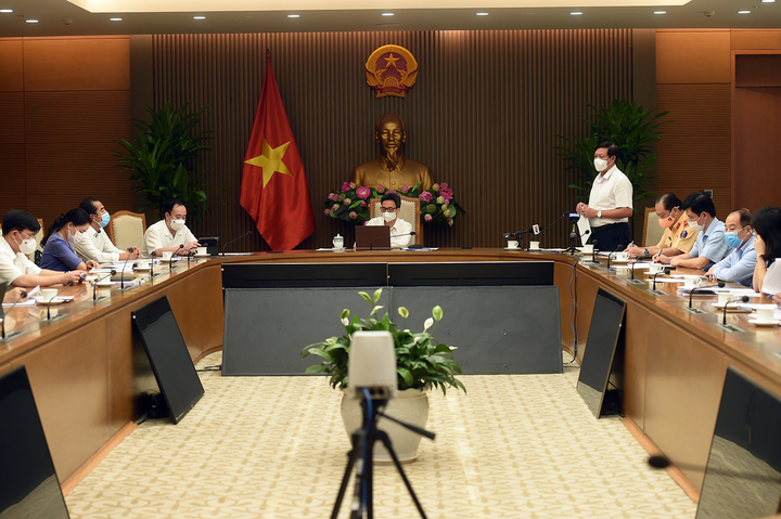 Rút ngắn thời gian cách ly còn 7 ngày với người nhập cảnh tiêm đủ 2 mũi vaccine - 1