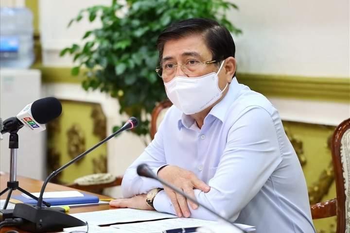 Chủ tịch TP.HCM: Phấn đấu cuối năm, 70% người dân TP được tiêm vaccine COVID-19 - 1