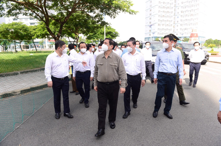 Thủ tướng chỉ đạo chuyển ngay test nhanh SARS-CoV-2 bằng máy bay vào cho TP.HCM - 1