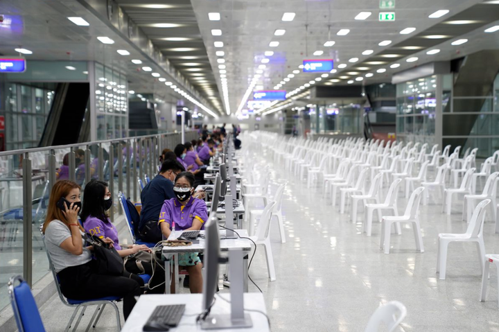 Đối mặt đợt dịch COVID-19 tồi tệ nhất, Thái Lan áp dụng biện pháp hạn chế mới - 1