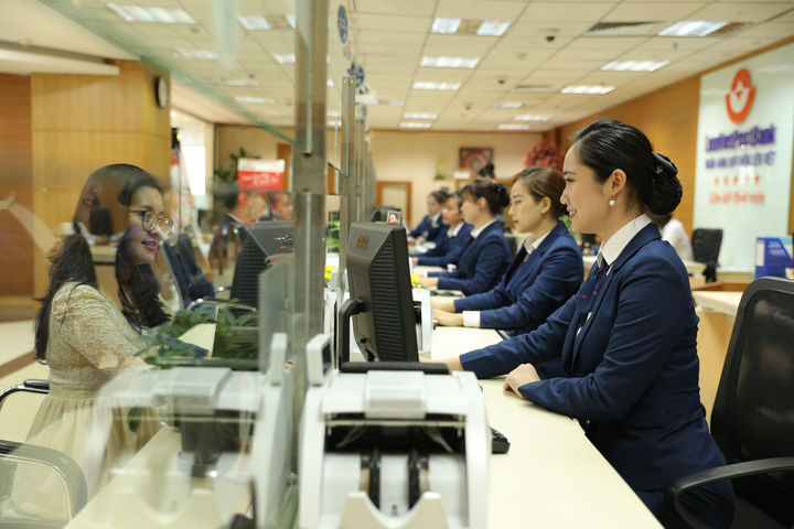 LienVietPostBank hỗ trợ tiêm vaccine phòng COVID-19 cho cán bộ nhân viên - 1