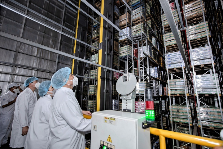 Thủ tướng: Vinamilk là đơn vị điển hình ‘vừa sản xuất, vừa chiến đấu’ - 5