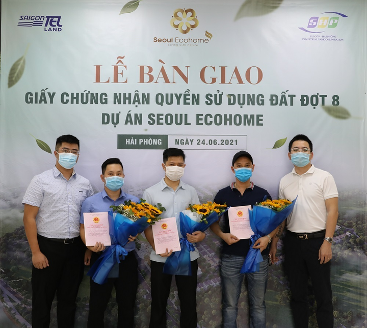 Chủ đầu tư dự án Seoul Ecohome bàn giao sổ đỏ đợt 8 cho cư dân - 1