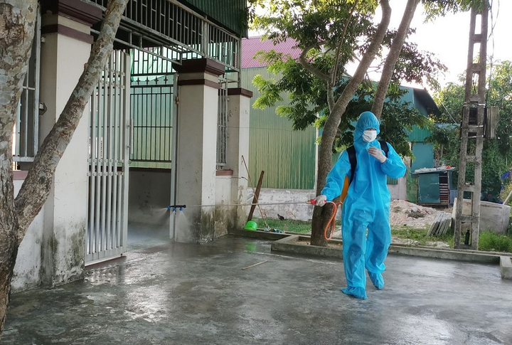 Hà Tĩnh khẩn cấp tìm người liên quan đến ca mắc COVID-19 - 1