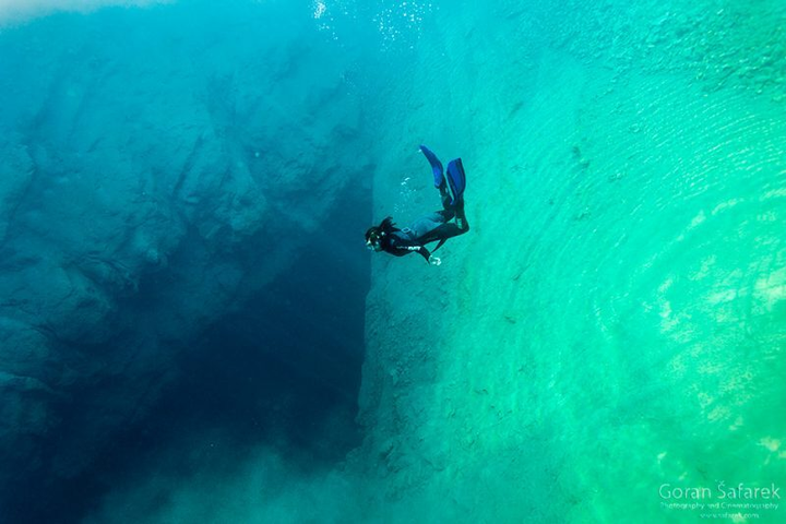 Choáng ngợp vẻ đẹp siêu thực của hồ nước được mệnh danh ‘Con mắt của Trái Đất’ - 7