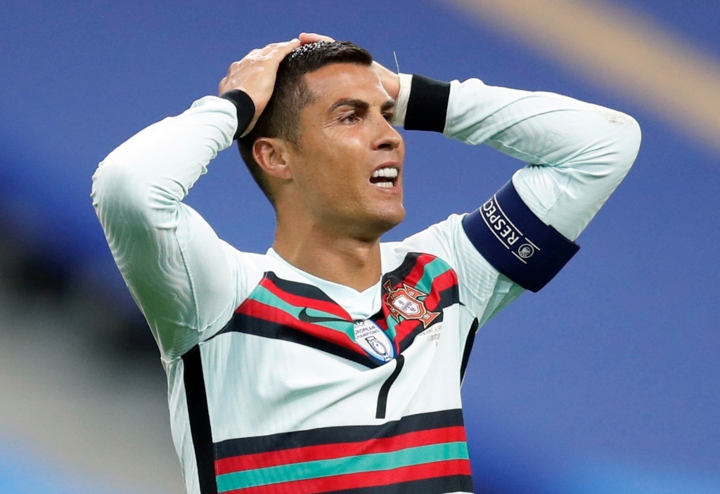 Ronaldo đại hạ giá chỉ còn 25 triệu Bảng - 1