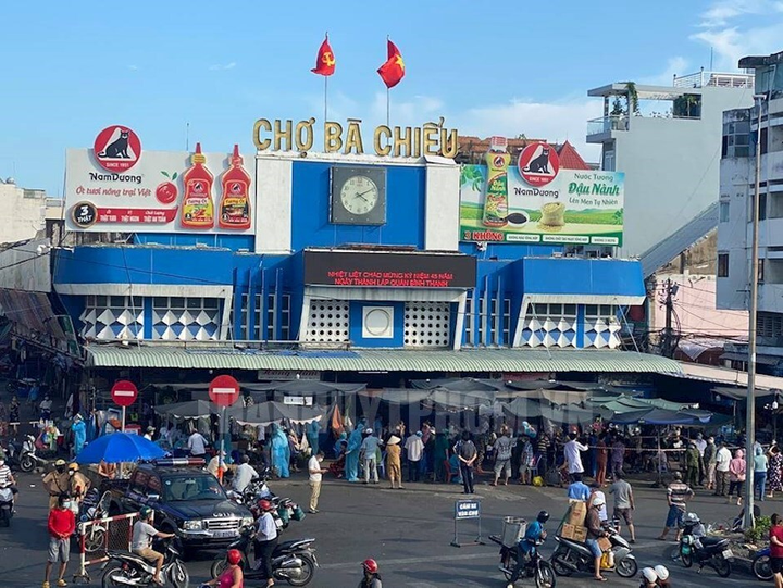 TP.HCM phong tỏa một phần và tìm người từng đến chợ Bà Chiểu - 1
