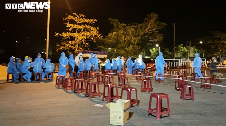 Liên quan ca COVID-19, Đà Nẵng xét nghiệm hơn 1.000 người cảng cá Thọ Quang - 1