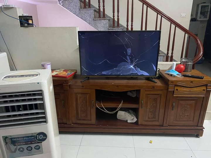 Lỡ ném vỡ tivi khi Mbappe đá hỏng pen, anh chàng cầu cứu dân mạng cách trốn vợ - 2