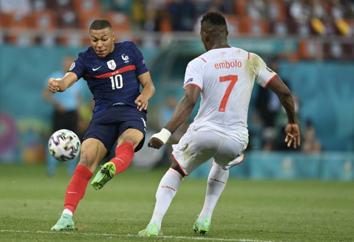 Sai lầm của HLV Deschamps khiến tuyển Pháp rơi nước mắt rời EURO - 4