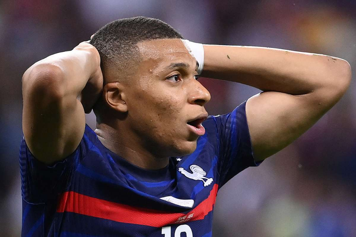 Sai lầm của HLV Deschamps khiến tuyển Pháp rơi nước mắt rời EURO - 5