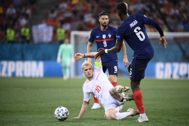 Sai lầm của HLV Deschamps khiến tuyển Pháp rơi nước mắt rời EURO - 3