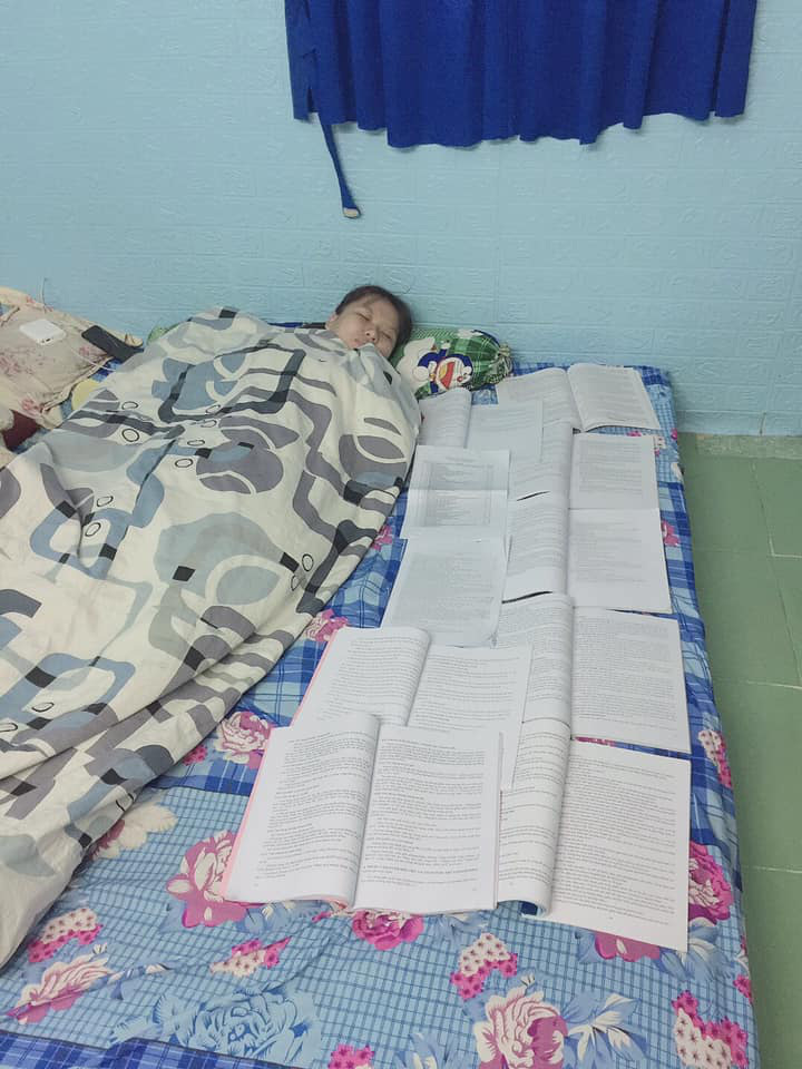 'Ngã ngửa' với các phương pháp ôn tập bá đạo của học sinh khi cận kề ngày thi - 7