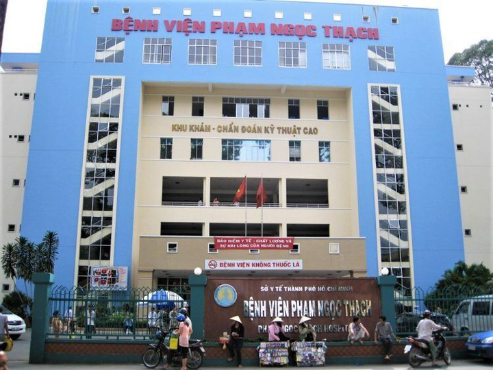 TP.HCM: 25 bệnh nhân, thân nhân Bệnh viện Phạm Ngọc Thạch nghi mắc COVID-19 - 1