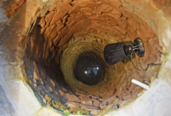 Phát hiện thanh kiếm quý tại giếng cổ nằm giữa nhà - 1