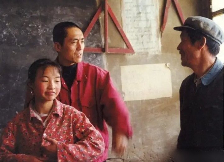 Ngụy Mẫn Chi Trương Nghệ Mưu ảnh 5 Thiếu nữ chăn lợn xấu gái được đóng chính trong phim Trương Nghệ Mưu giờ ra sao? - 5