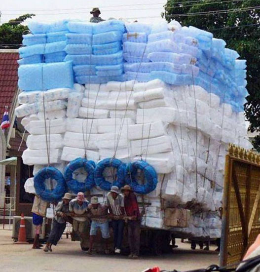 Bái phục muôn kiểu chở hàng thượng thừa như diễn xiếc của hội shipper - 7