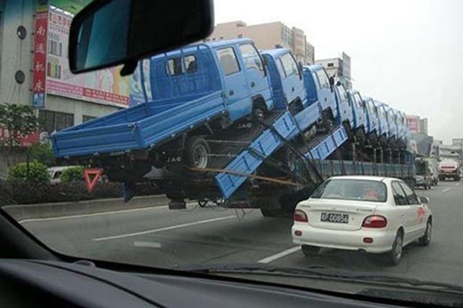 Bái phục muôn kiểu chở hàng thượng thừa như diễn xiếc của hội shipper - 1