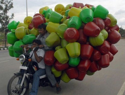 Bái phục muôn kiểu chở hàng thượng thừa như diễn xiếc của hội shipper - 4