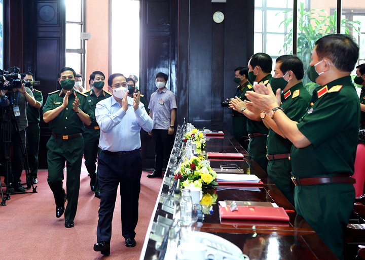 Thủ tướng: Quân đội tiếp tục đi đầu trong phòng chống thiên tai, COVID-19 - 2