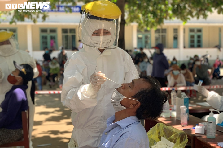 Quảng Ngãi: Thêm 8 ca dương tính SARS-CoV-2 trong khu vực phong tỏa - 1