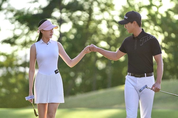 Nữ golf thủ Hàn Quốc đẹp không kém các siêu mẫu - 5