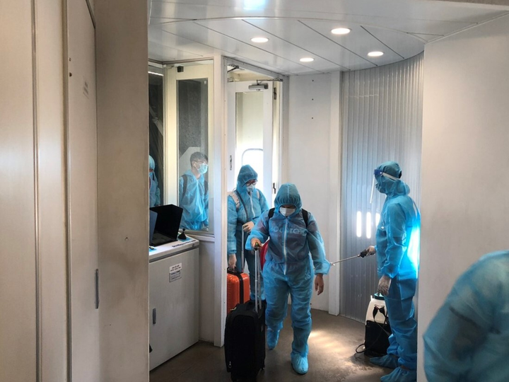 Chuyến bay đầu tiên đưa người Việt từ Canada về nước trong năm 2021 - 4