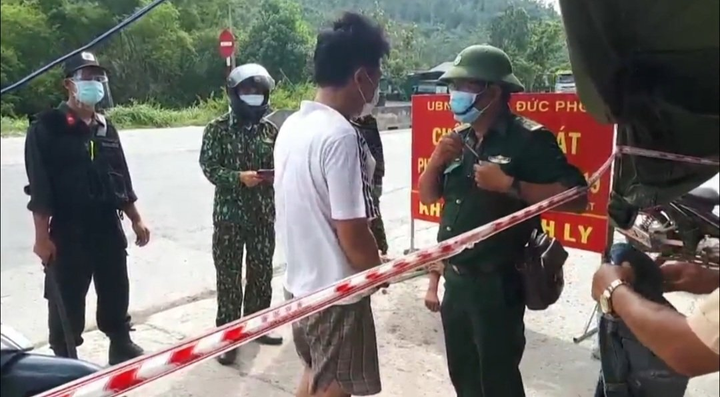 Xin ra ngoài khu phong tỏa mua thuốc cho cha, nam thanh niên lại đi mua ma túy - 1