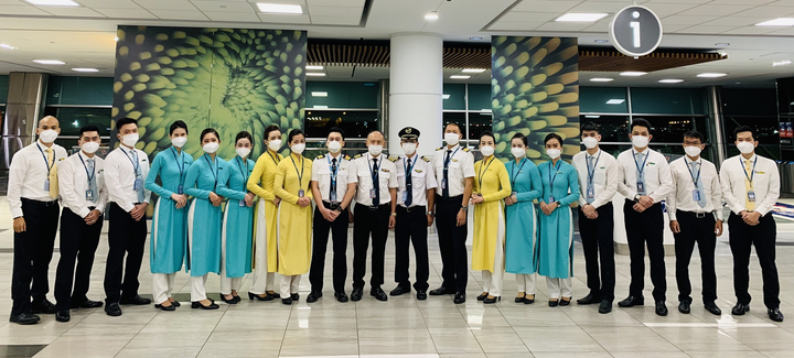 Chuyến bay đầu tiên đưa người Việt từ Canada về nước trong năm 2021 - 5