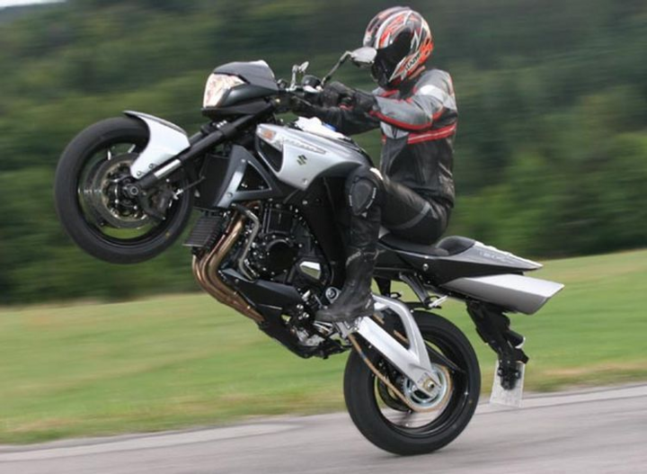 Những điều chưa biết về 'quái vật' Suzuki B-King - 2