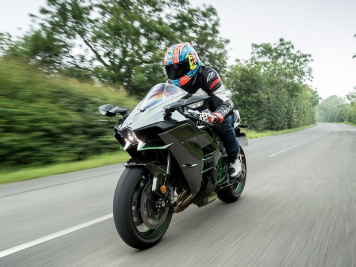 Những điều chưa biết về 'quái vật' Suzuki B-King - 3