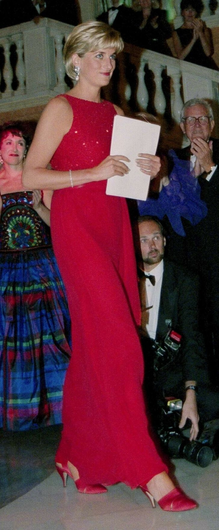 Công nương Diana diện trang phục màu hồng quý phái, thanh lịch khó sánh - 12