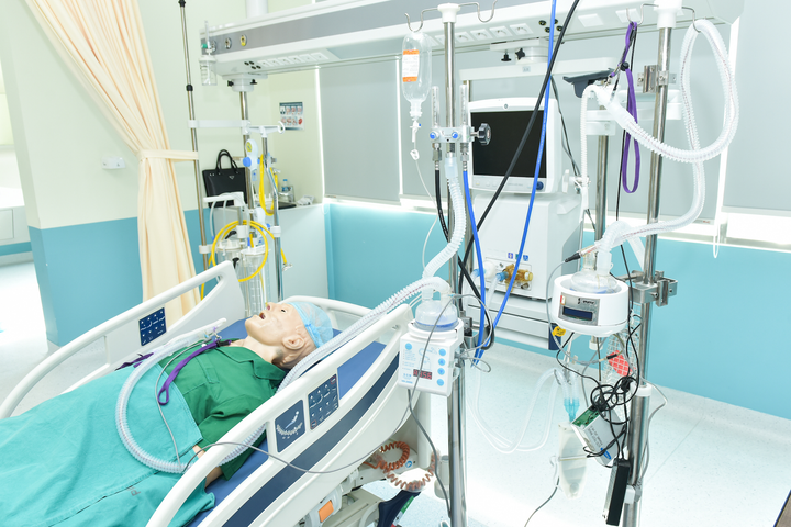 ĐH Bách khoa Hà Nội sản xuất thành công máy oxy dòng cao điều trị COVID-19 - 1