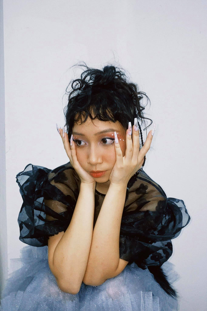 Phong cách thời trang 'nổi loạn' của con gái diva Mỹ Linh - 8