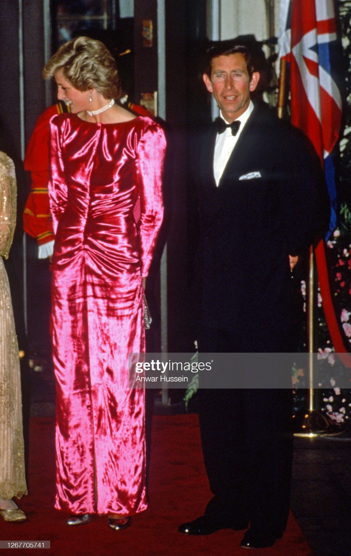 Công nương Diana diện trang phục màu hồng quý phái, thanh lịch khó sánh - 4