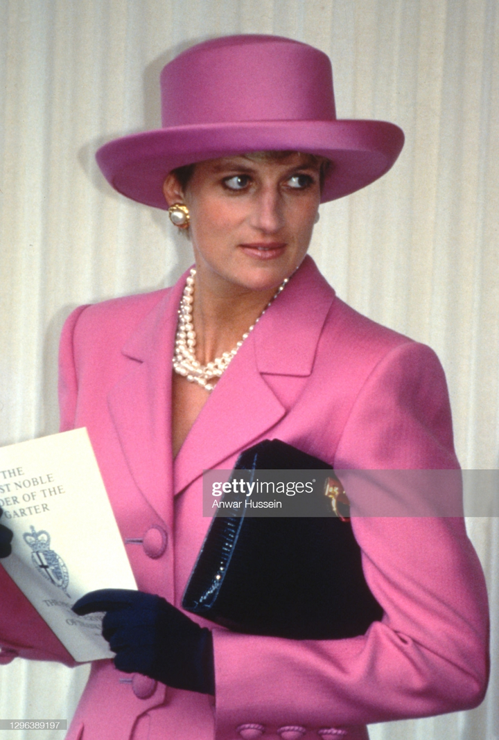 Công nương Diana diện trang phục màu hồng quý phái, thanh lịch khó sánh - 5