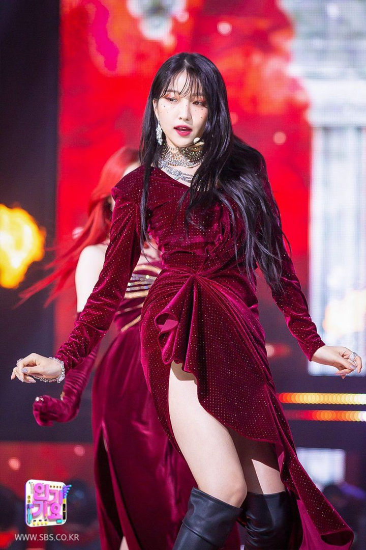 Mỹ nhân có đôi chân dài 105cm của làng nhạc Hàn Quốc - 4