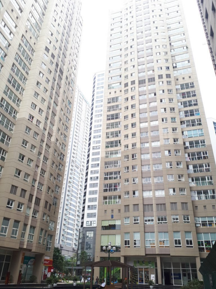 Cháu bé ở Hà Nội rơi từ tầng 11 chung cư xuống tử vong - 1