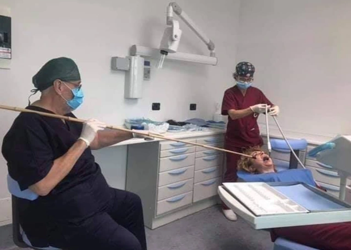 Khoảnh khắc dở khóc dở cười của dân tình khắp thế giới khi 'sống chung với dịch' - 6