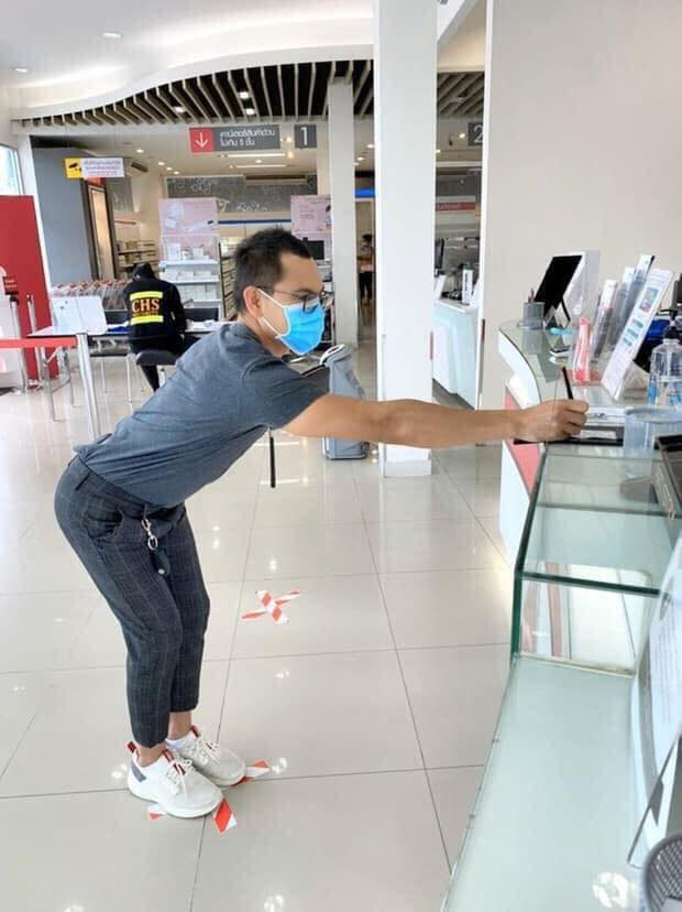 Khoảnh khắc dở khóc dở cười của dân tình khắp thế giới khi 'sống chung với dịch' - 2