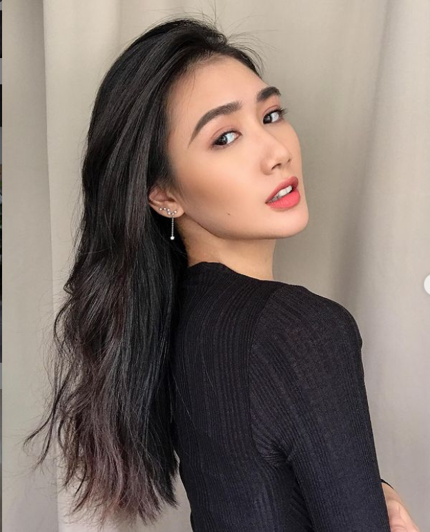 Nhan sắc nữ hộ sinh kiêm cựu tiếp viên hàng không: Mặt mộc cũng xinh hút hồn - 4