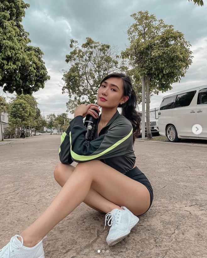 Nhan sắc nữ hộ sinh kiêm cựu tiếp viên hàng không: Mặt mộc cũng xinh hút hồn - 7