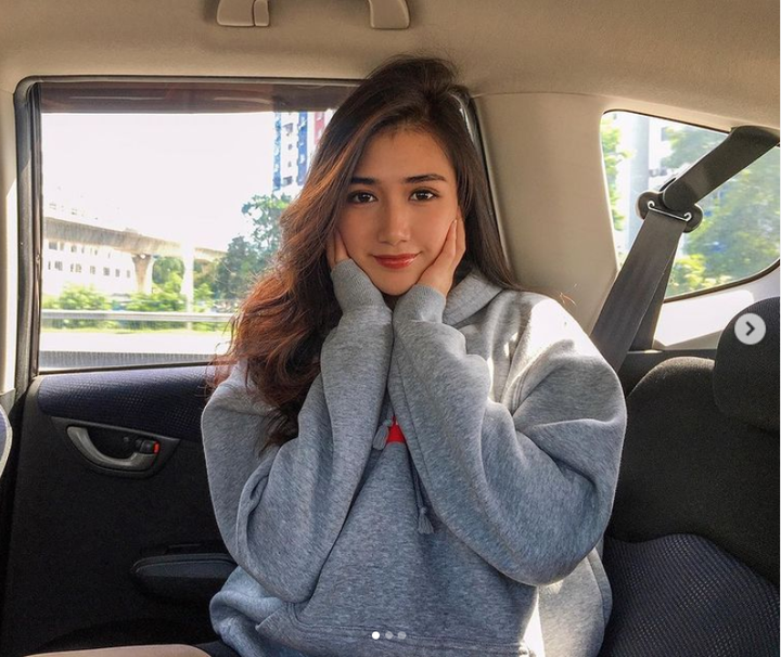 Nhan sắc nữ hộ sinh kiêm cựu tiếp viên hàng không: Mặt mộc cũng xinh hút hồn - 11