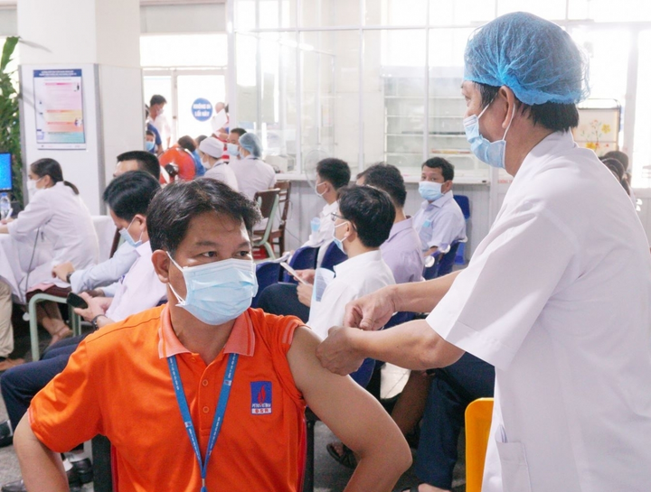 Petrovietnam với 'chiến dịch' tiêm vaccine và mục tiêu kép - 5